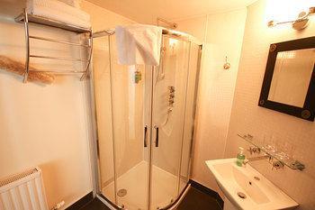 Quinlan & Cooke Boutique Townhouse Hotel Cahersiveen ภายนอก รูปภาพ